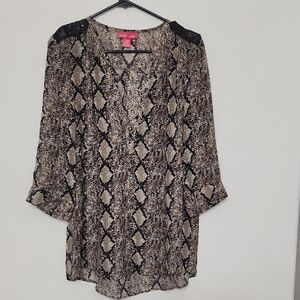 Medium Mix & Co. Sheer Tunic